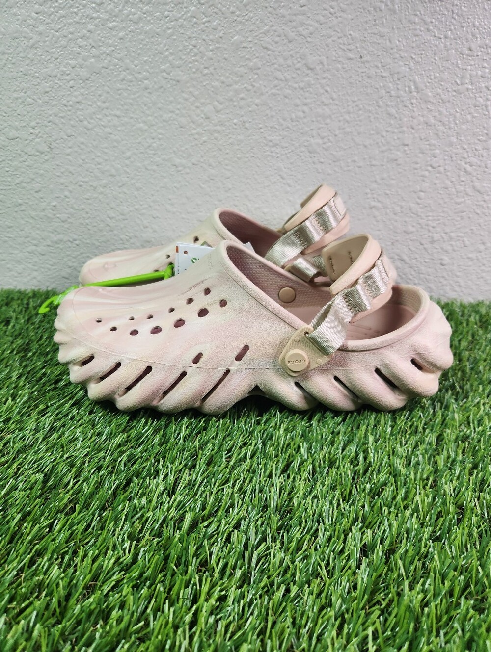 Crocs Echo Marbled Pink White Men's 7 Women's 9 Slip-On Sandals Clogs 208454-6WS